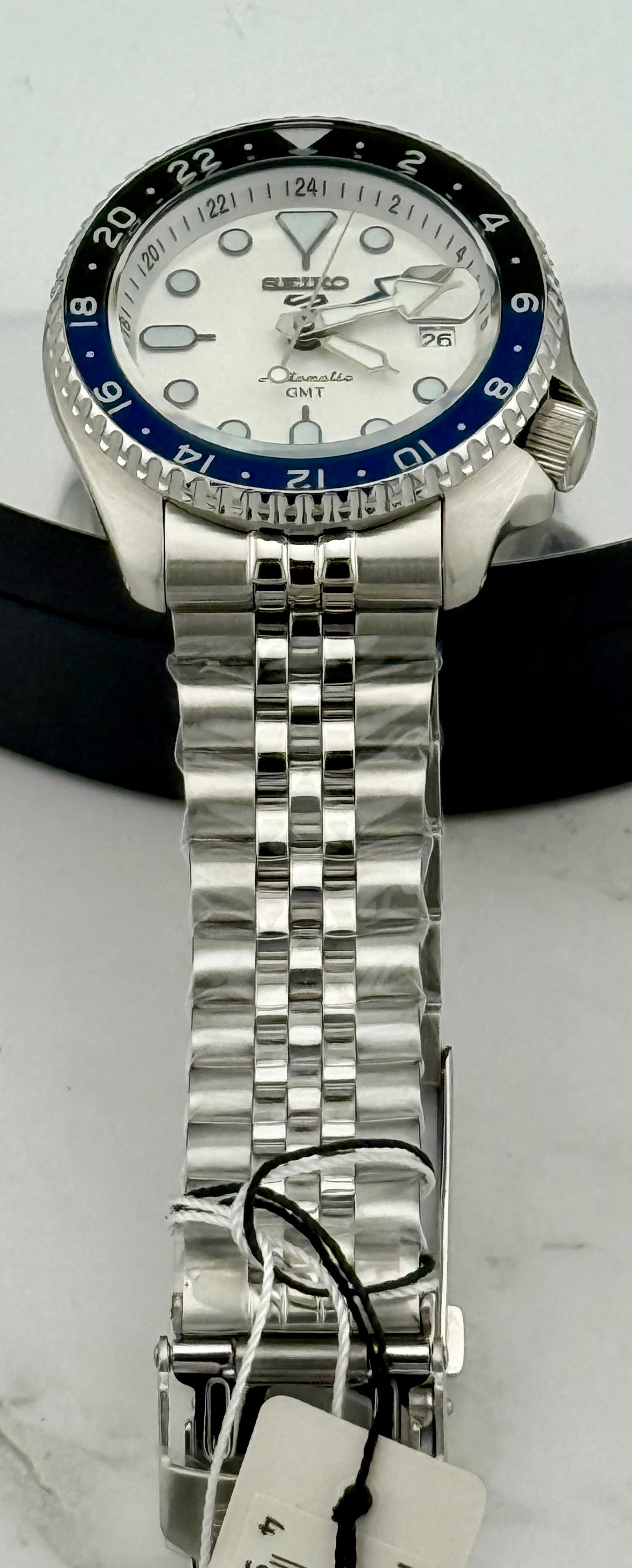 New Full-Set Seiko 5 Sports SSK033K1 42.5mm “A.K.A White Cloud” Automatic GMT