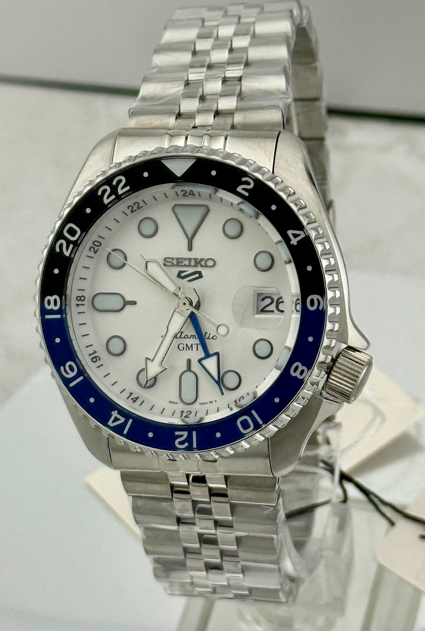 New Full-Set Seiko 5 Sports SSK033K1 42.5mm “A.K.A White Cloud” Automatic GMT