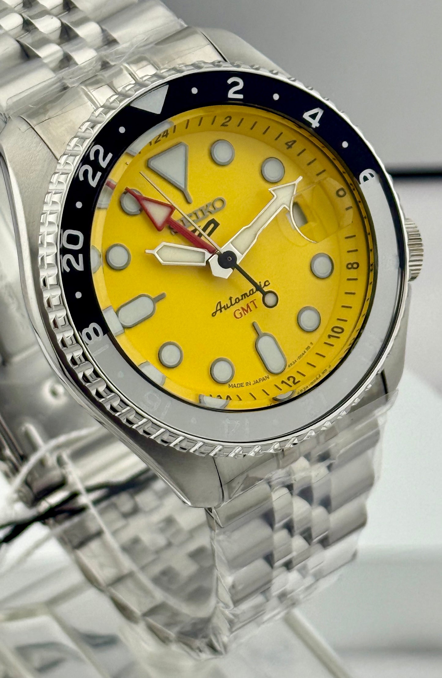 New Full-Set Seiko 5 Sports SKX GMT SSK017 Yellow Dial Bruce Wayne Bezel