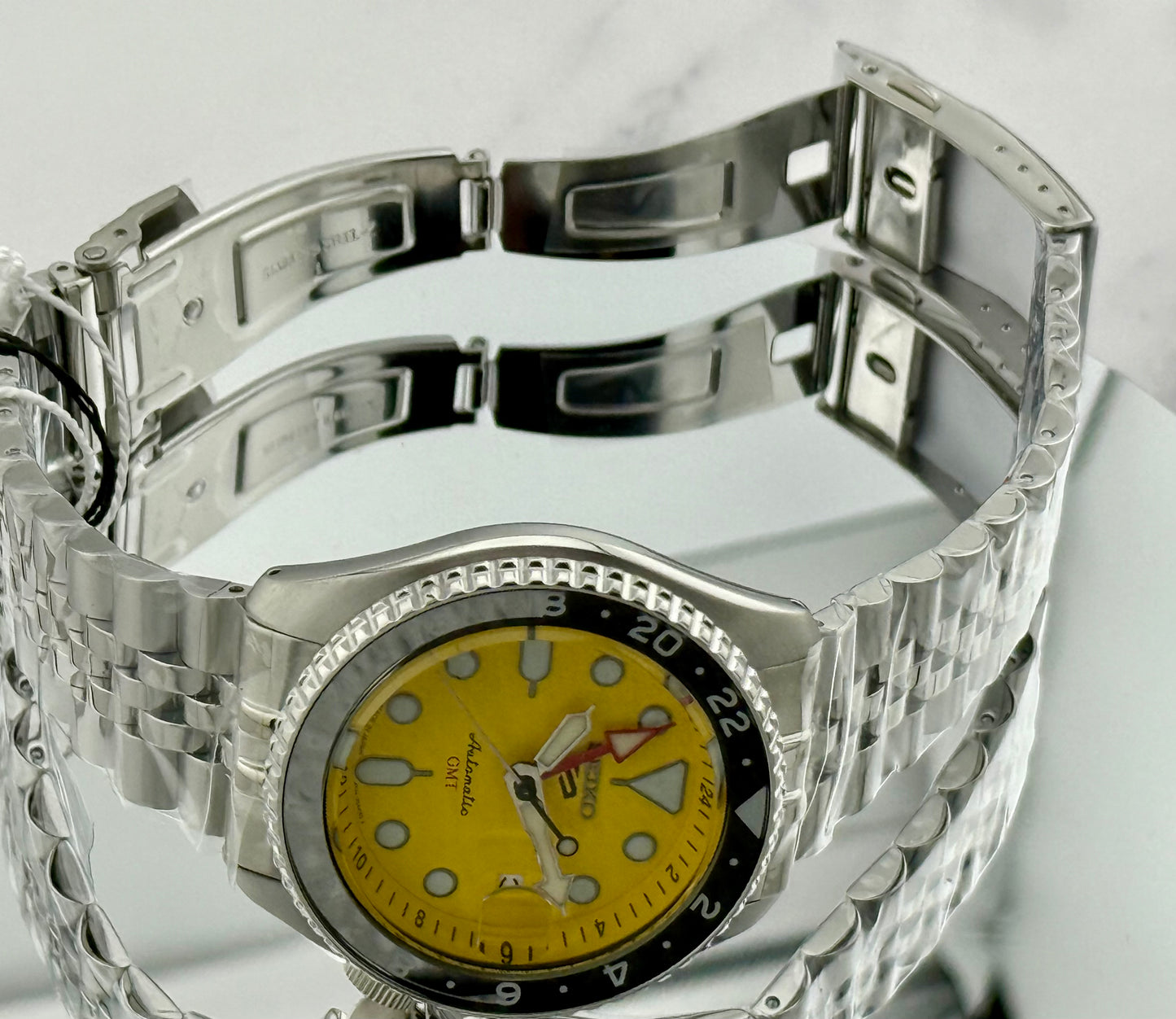 New Full-Set Seiko 5 Sports SKX GMT SSK017 Yellow Dial Bruce Wayne Bezel