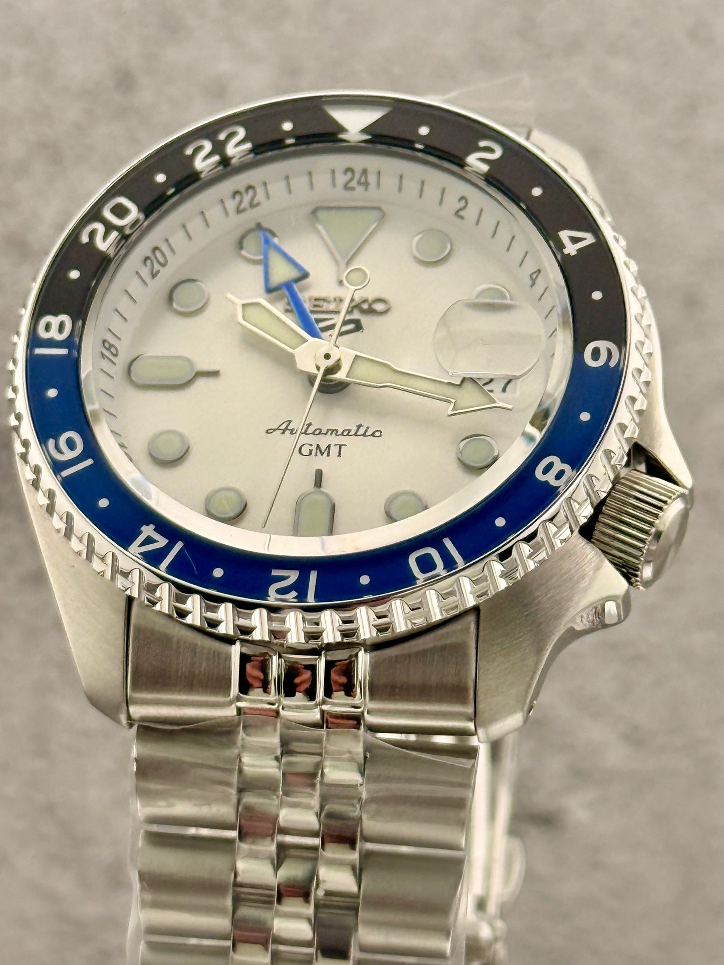 New Full-Set Seiko 5 Sports SSK033K1 42.5mm  “A.K.A White Cloud” Automatic GMT
