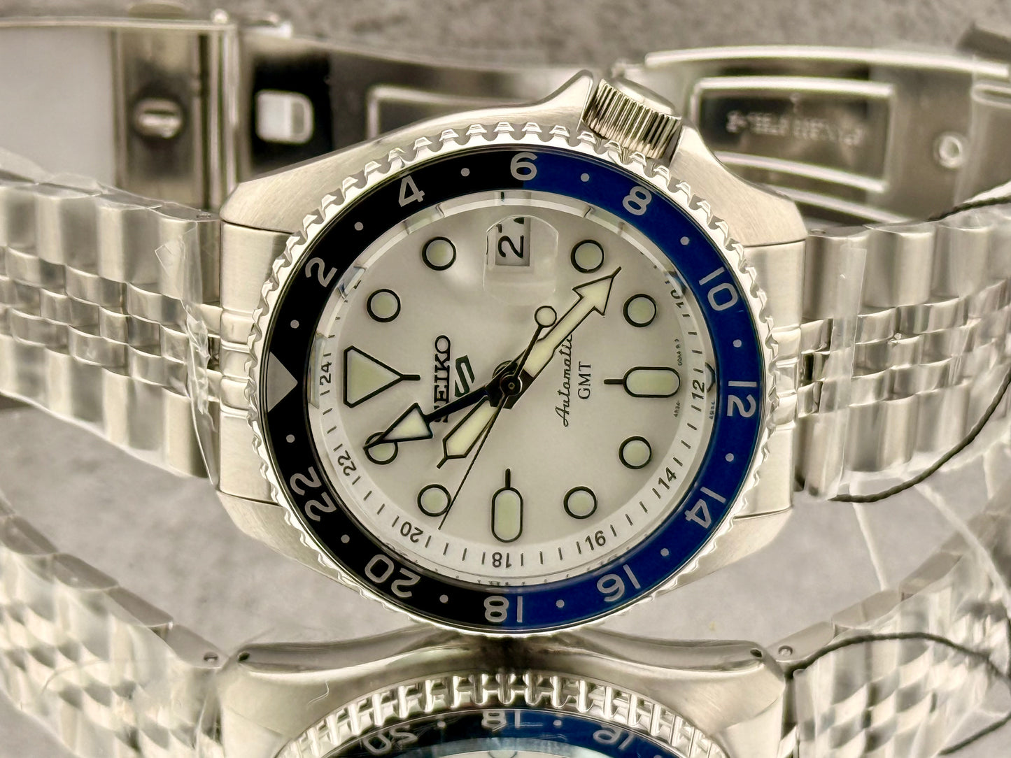 New Full-Set Seiko 5 Sports SSK033K1 42.5mm  “A.K.A White Cloud” Automatic GMT